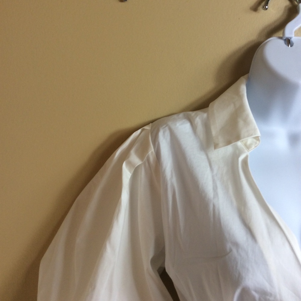 Elie Tahari puff sleeve belted wrap blouse. V-neck. Medium. White - Picture 4 of 10